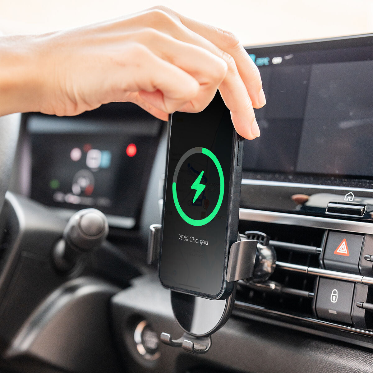 Support téléphone voiture avec charge sans fil 15 W – Quivexa (photo 1)