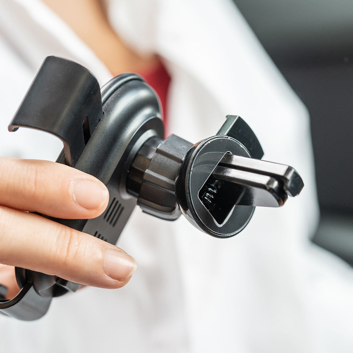 Support téléphone voiture avec charge sans fil 15 W – Quivexa (photo 4)